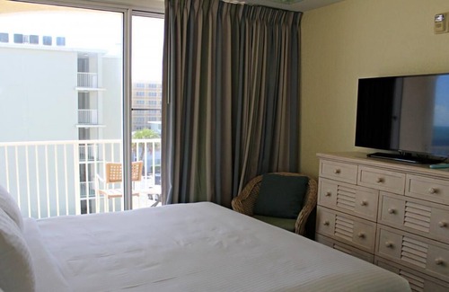 Bostroms Resort | Beach Escape! Surfing, Kitchen, Beach, Pool, Parking, Shop at Volusia Mall