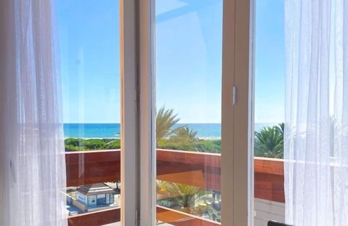 Vilanova I la Geltru Apartment | Beach Front Apartment with Sea Views