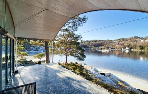 Sveio House | Beach Front Home In Sveio With Wifi