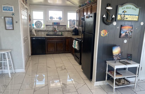 Cedar Lane Cottage | BEACH FRONT ISLAND COTTAGE 3 BEDROOM,1 BA PETS MUST BE DECLARED WHEN BOOKED.
