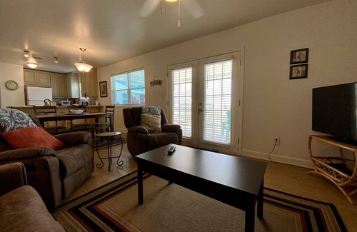 Bahama Beach Cottage | BEACH FRONT LOWER PRIVATE COTTAGE, 2BD2BA, X Large Deck, FREE Private Parking
