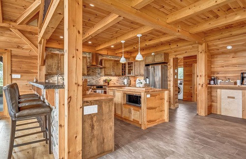 Queensland House | Beach Front Oasis - Custom-built Timber Frame Home on Cleveland Beach 12 guests
