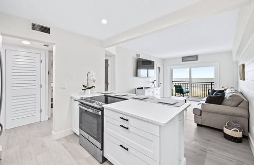 Jacksonville Beach Condo | Beach Front BalconynLuxury Condo Directly on the Ocean