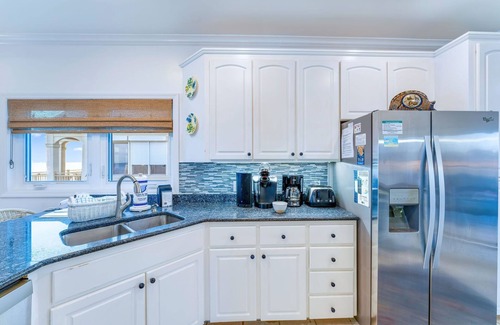 East End House | Beach Front, Swimming Pool, FREE Beach Gear!