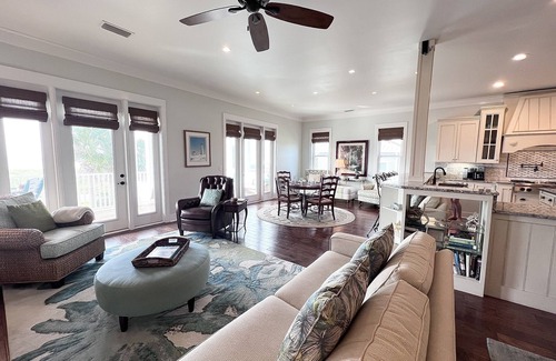 East End House | Beach front view. Golf Cart Friendly. Pool. Elevator.