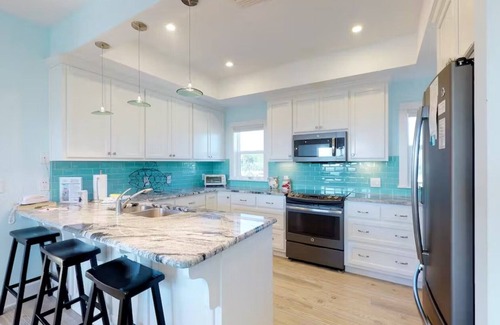 East End House | Beach Front Views, Private Pool, Private Mini-Putting Green, Free Beach Gear!