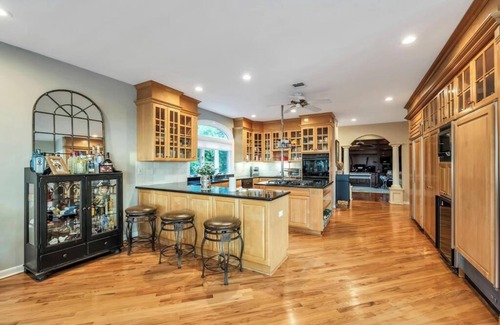 Nissequogue House | Beach Front Villa. Sleeps 10