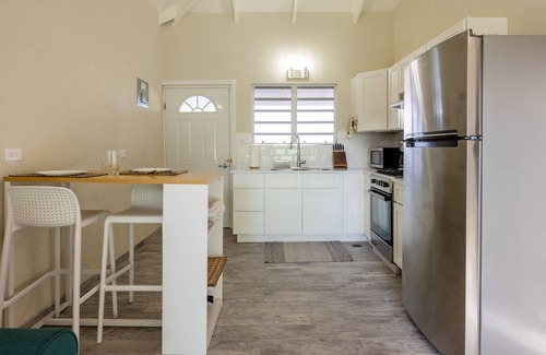 Runaway Bay Apartment | Beach, golf, everything nearby Top quality, quiet, comfortable