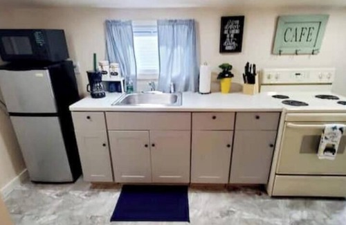 North Weymouth Cottage | Beach guest house, Free parking close to Boston
