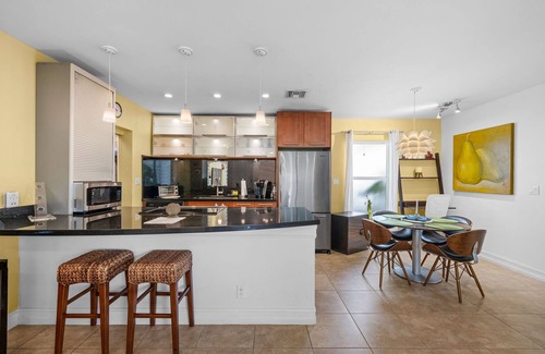 Boca Raton House | Beach Guest House "Reset your Vibe". steps to the ocean.