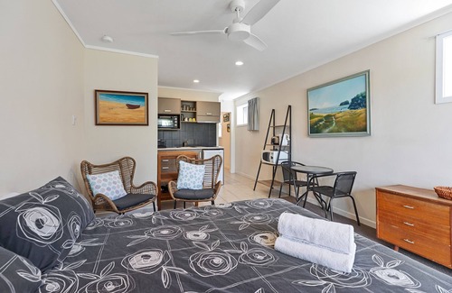 Papamoa Beach Cottage | Beach Haven - Papamoa Downstairs Unit