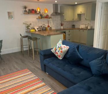 Peacehaven House | Beach, hills, food, scenic walks-The Kelp house.