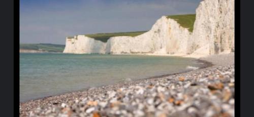 Peacehaven House | Beach, hills, food, scenic walks-The Kelp house.