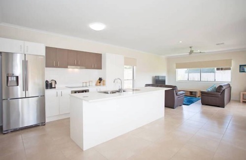 South Mackay House | Beach holiday apartment