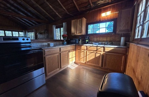 Applegate Cabin | Beach, hot tub, 3BDRM