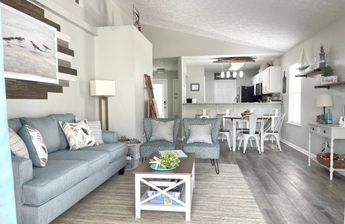 Crescent Beach House | Beach House 3bds2baths w/Free Garage Prkng for 10 guests - Travelers Welcome