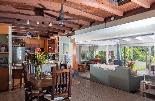 Kahului House | Beach House! Great for Wind-sports on Maui's North-shore close to Kahului & Paia