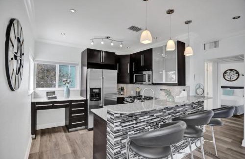Hendricks and Venice Isles Apartment | Beach Isles Modern 1BR Apartment in Fort Lauderdale