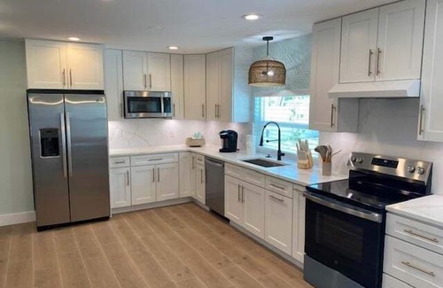 Redington Beach House | Beach Life by the Gulf- Charming & Fully Equipped!