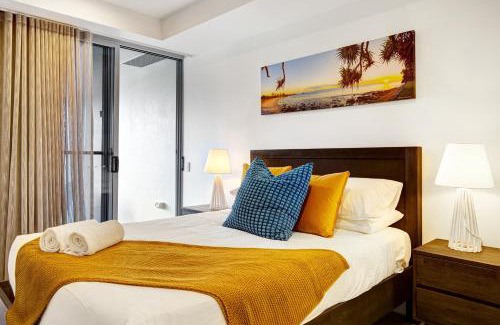 Alexandra Headland Apartment | Beach Life - Luxe beachfront Apt