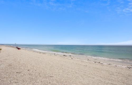 Sunset Beach House | Beach Livin 3 - 3 Bedroom Upstairs
