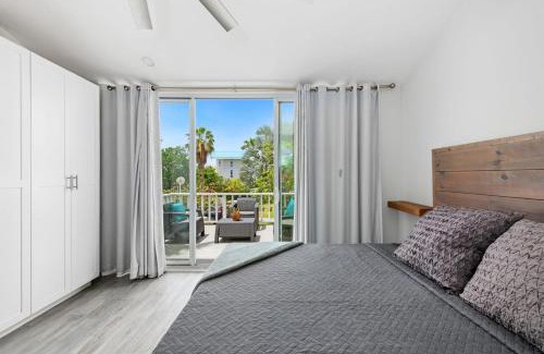 Seven Mile Beach Apartment | Beach Living at Island Pine Villas 'BLJW'