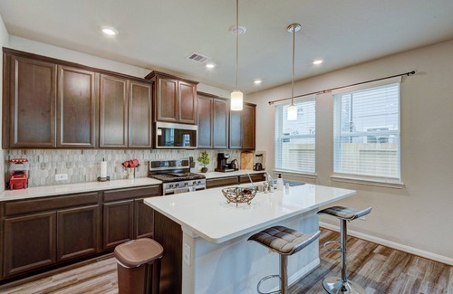 Addicks House | Beach Oak Drive Property - Energy Corridor