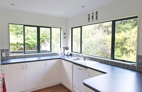 Onetangi House | Beach plus Birds - Modern Holiday Home