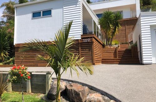 Tairua House | Beach Pod Studio - Tairua Bach