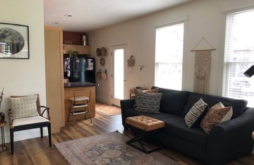 Graniteville Cottage | Beach & pond Cottage