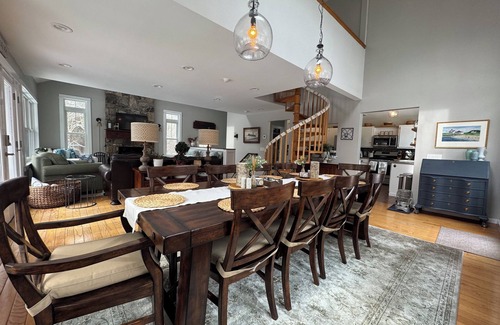 Charlestown House | Beach, Pond, Country? Enjoy all three.