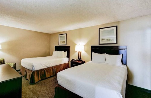 Northeast Virginia Beach Resort | Beach Quarters Resort Oceanfront condo with Oceanfront balcony!