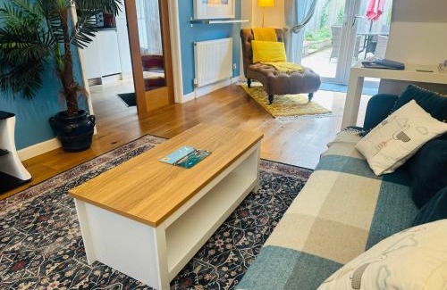 Carlyon Bay House | Beach Road- short walk to Charlestown, Carlyon Bay & coastal paths- dog friendly