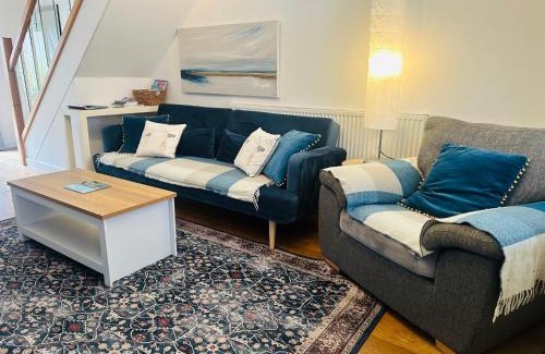 Carlyon Bay House | Beach Road- short walk to Charlestown, Carlyon Bay & coastal paths- dog friendly