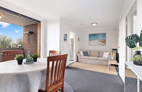 Frankston Apartment | Beach-side Retreat Su