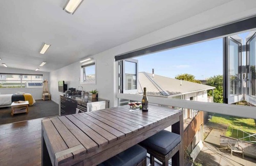 Fitzroy Apartment | Beach Studio - coastal escape near Fitzroy Beach
