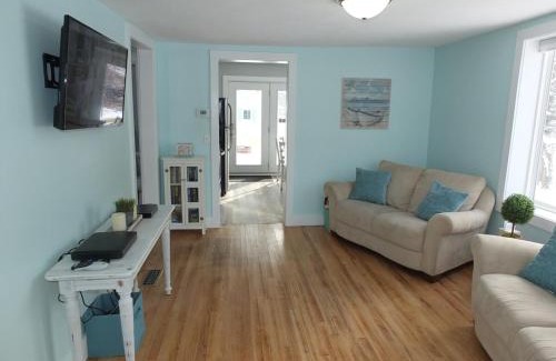 Frankfort House | Beach Town Escape - Newly-remodeled & Gorgeous!