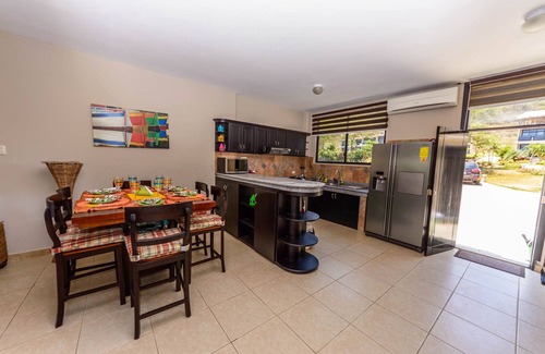 San Clemente House | Beach Townhouse with Private Parking