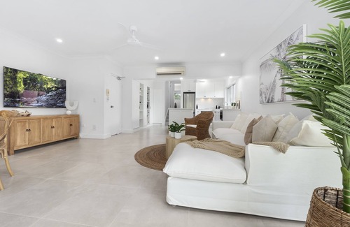 Clifton Beach Apartment | Beach Tropics @ The Ribbons