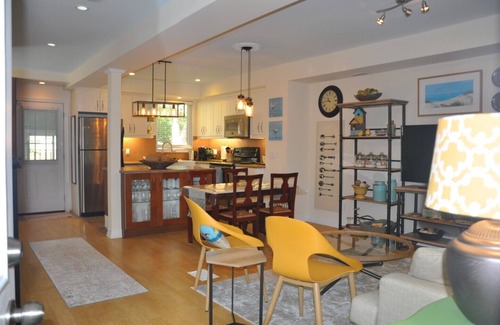 The Beaches House | Beach Vibe! Toronto Beaches 4bdrm Home w Parking