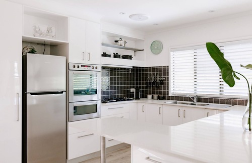 Mooloolaba Apartment | Beach Vibes - "Bisbee at Alex"
