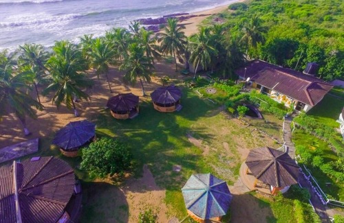 Ampenyi Ski Chalet | Beach view accommodation