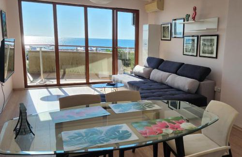 Shkorpilovtsi Apartment | Beach View Apartment