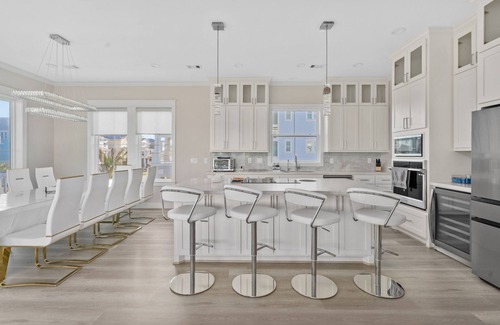 Galveston House | Beach view, central location, EV charger, 6 free parking, elevator