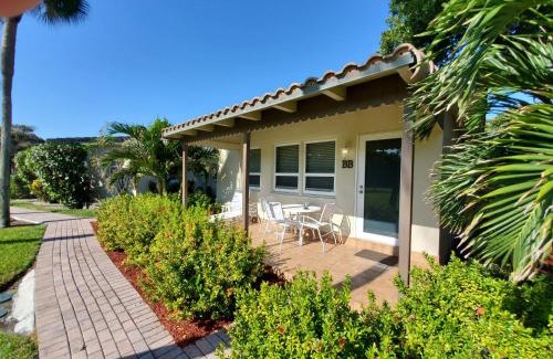 Hillsboro Beach House | Beach & Waterway RFV Resort BB