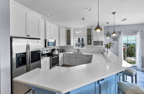 Laguna Beach House | "Beach Witch" | Steps To The Beach | Community Pool | Beautiful beach views!