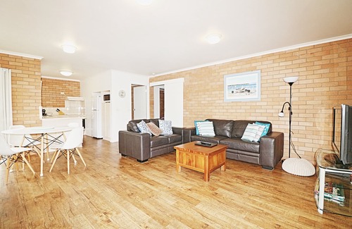 Merimbula Apartment | Beachcomber - Unit 1 Pet Friendly Apartments Located on Fishpen
