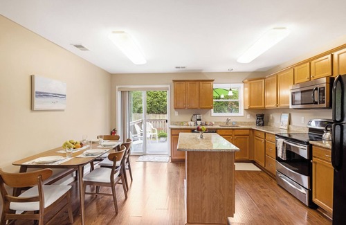 Villas House | Beaches at the Bay, 2 Blocks to the Beach, pet friendly