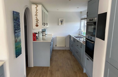 Burgh Island Cottage | Beaches, Countryside & Golf! Fabulous Cottage Sleeps 7 Close to Bigbury on Sea.