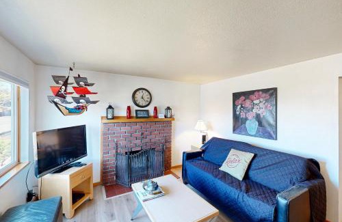 Downtown Cannon Beach House | Beaches Inn | Buccaneer Bay Bungalow